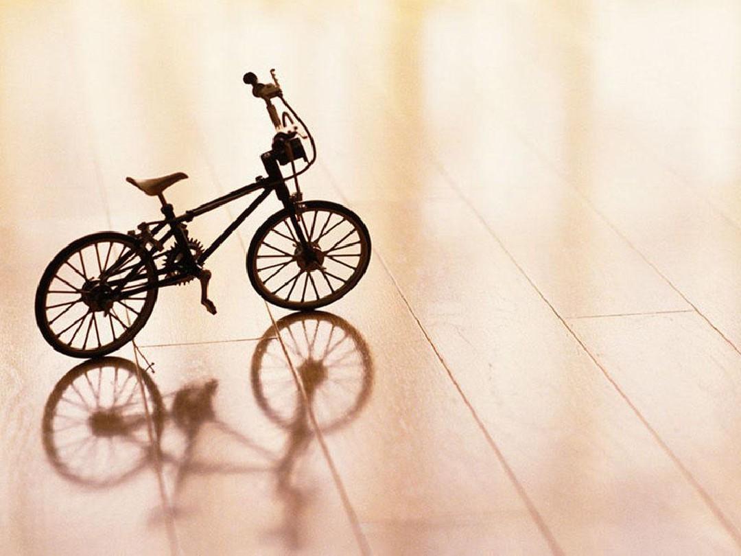 怀旧玩具自行车PPT模板免费下载